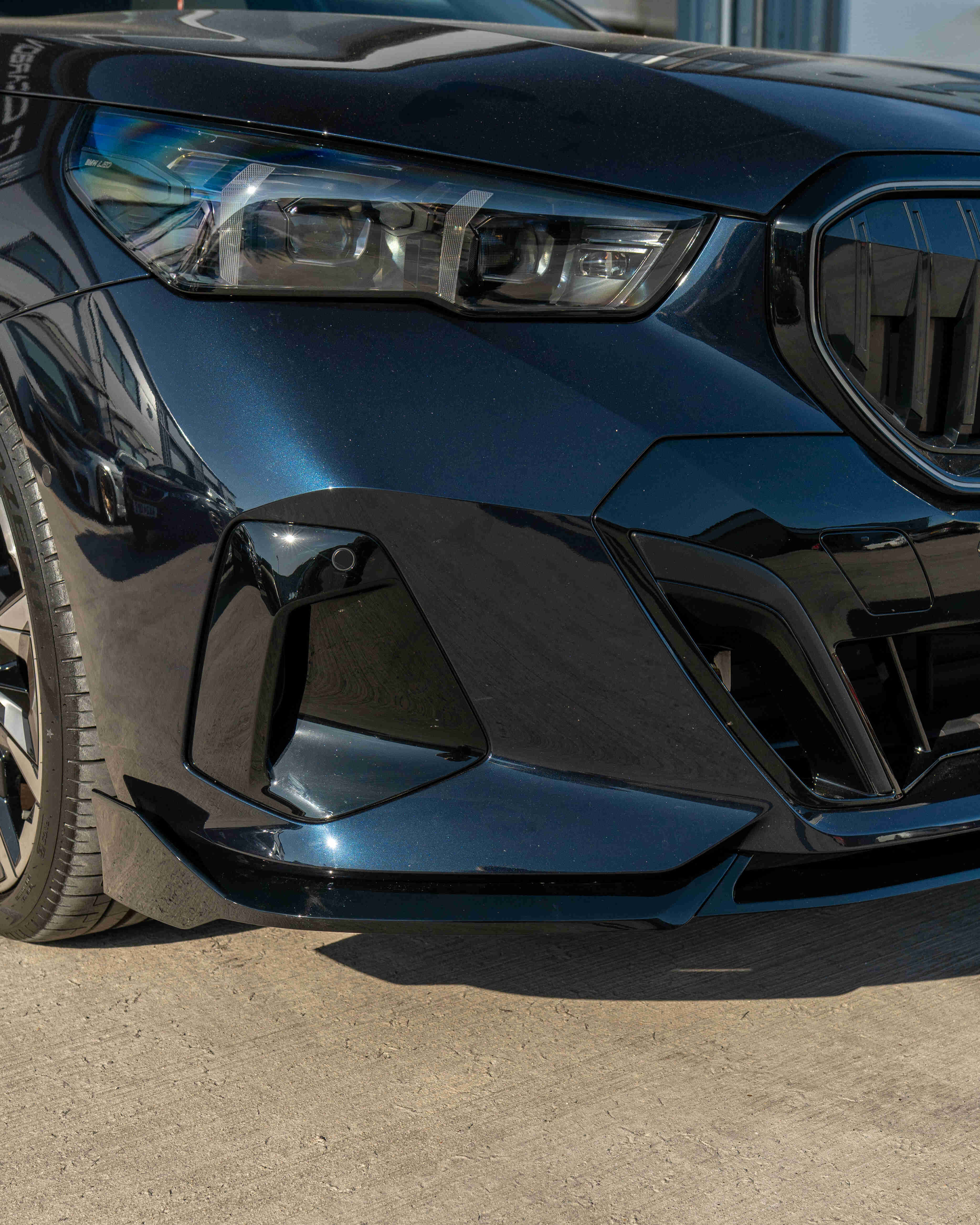 BMW 5 SERIES G60 & i5 2023+ GLOSS BLACK SPLITTER - Image 3