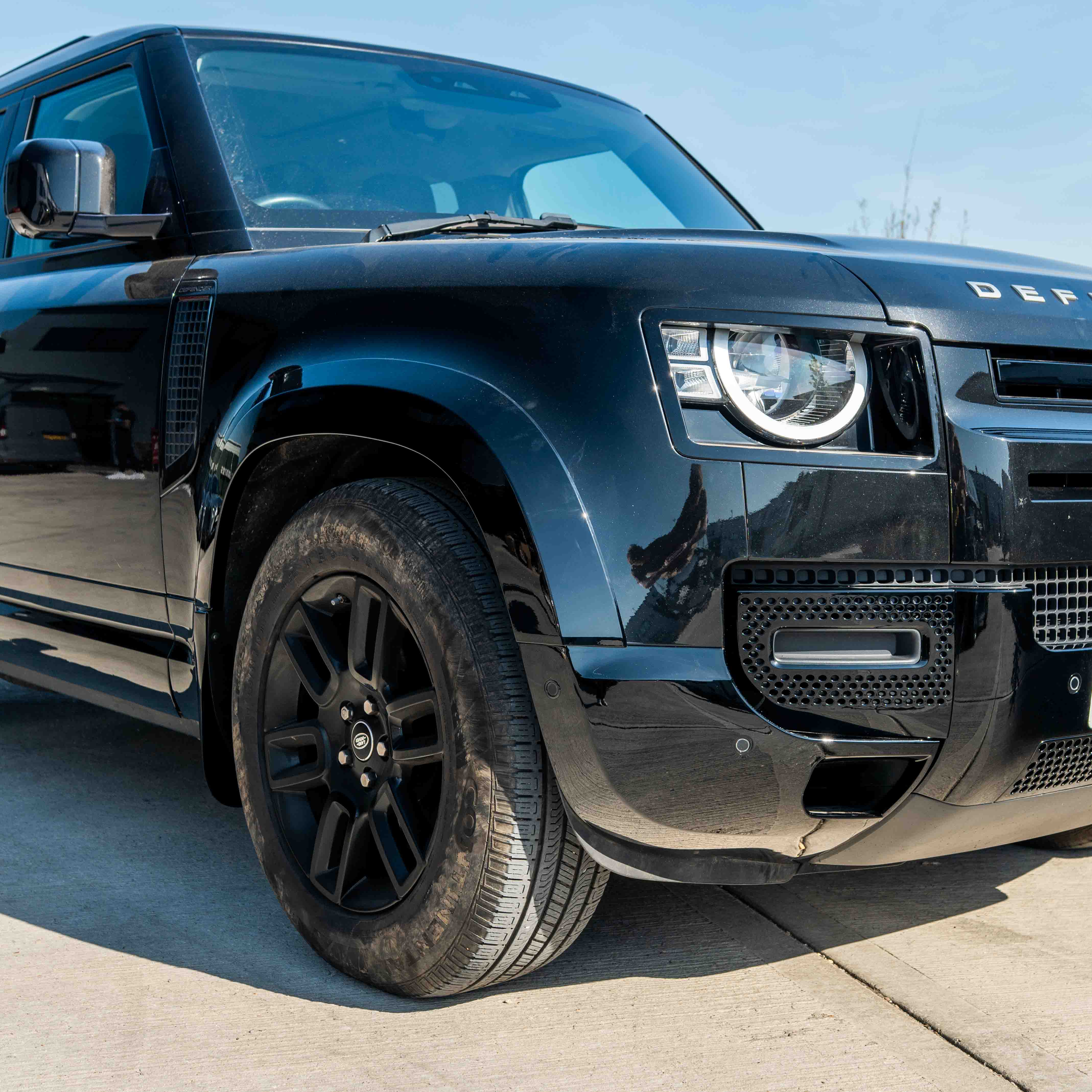 LAND ROVER DEFENDER L663 110 & 90 FRONT AND REAR GLOSS BLACK MIDDLE TRIM PACK - Image 14