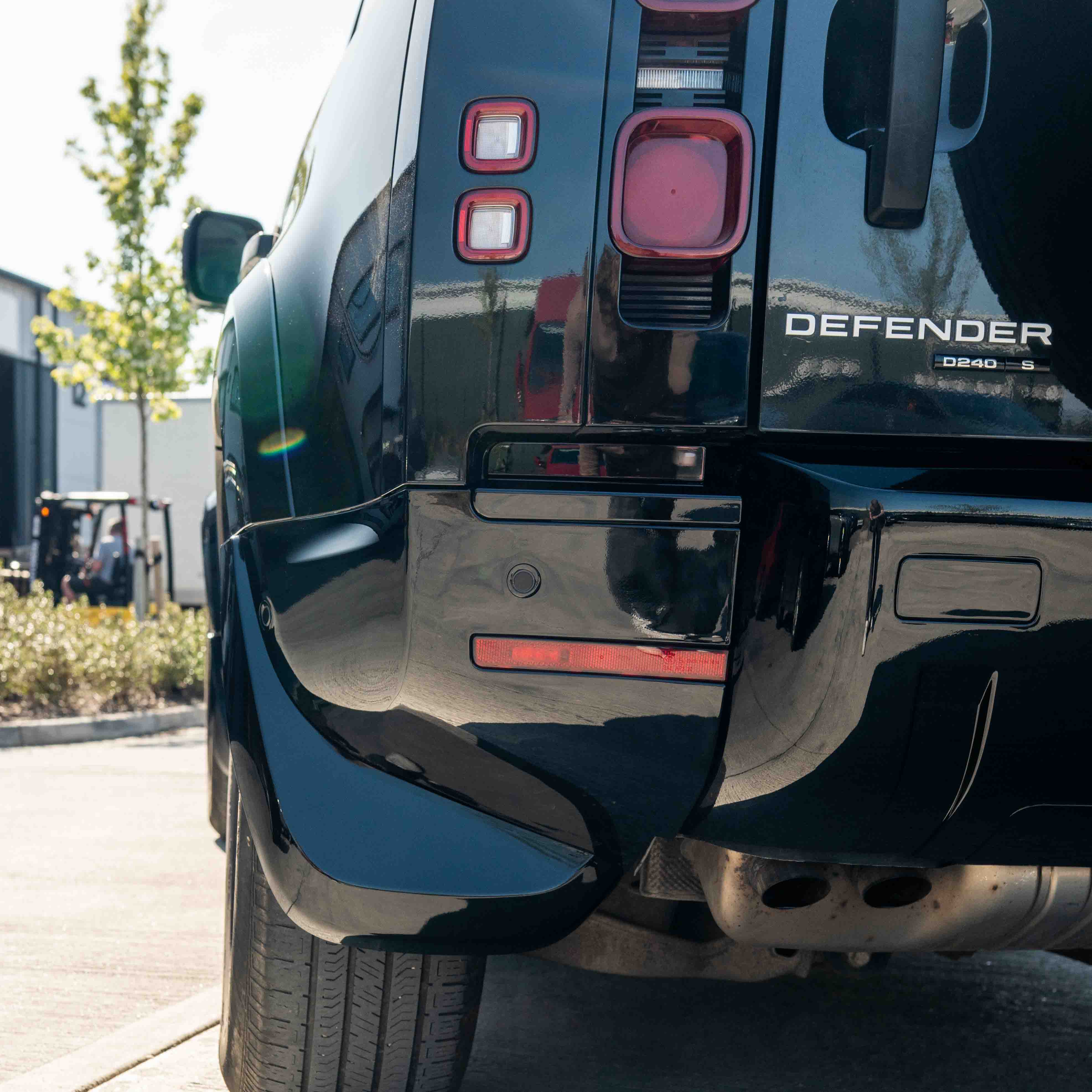 LAND ROVER DEFENDER L663 110 & 90 FRONT AND REAR GLOSS BLACK MIDDLE TRIM PACK - Image 6